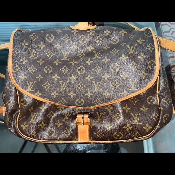 Authentic Beautiful Louis Vuitton Saumur 35 Shoulder Bag. - Picture 2 of 16